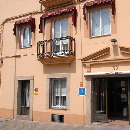 Hotel Dora Plasencia Bagian luar foto