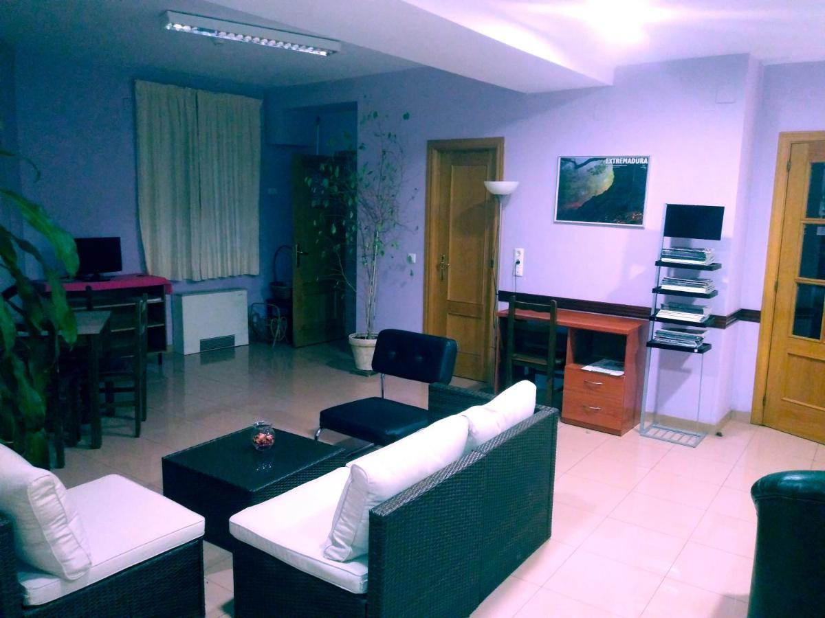 Hotel Dora Plasencia Bagian luar foto