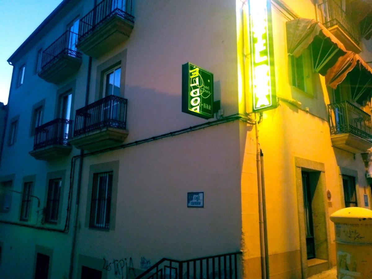 Hotel Dora Plasencia Bagian luar foto