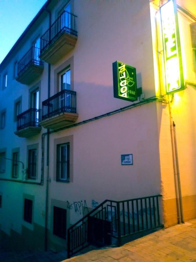Hotel Dora Plasencia Bagian luar foto