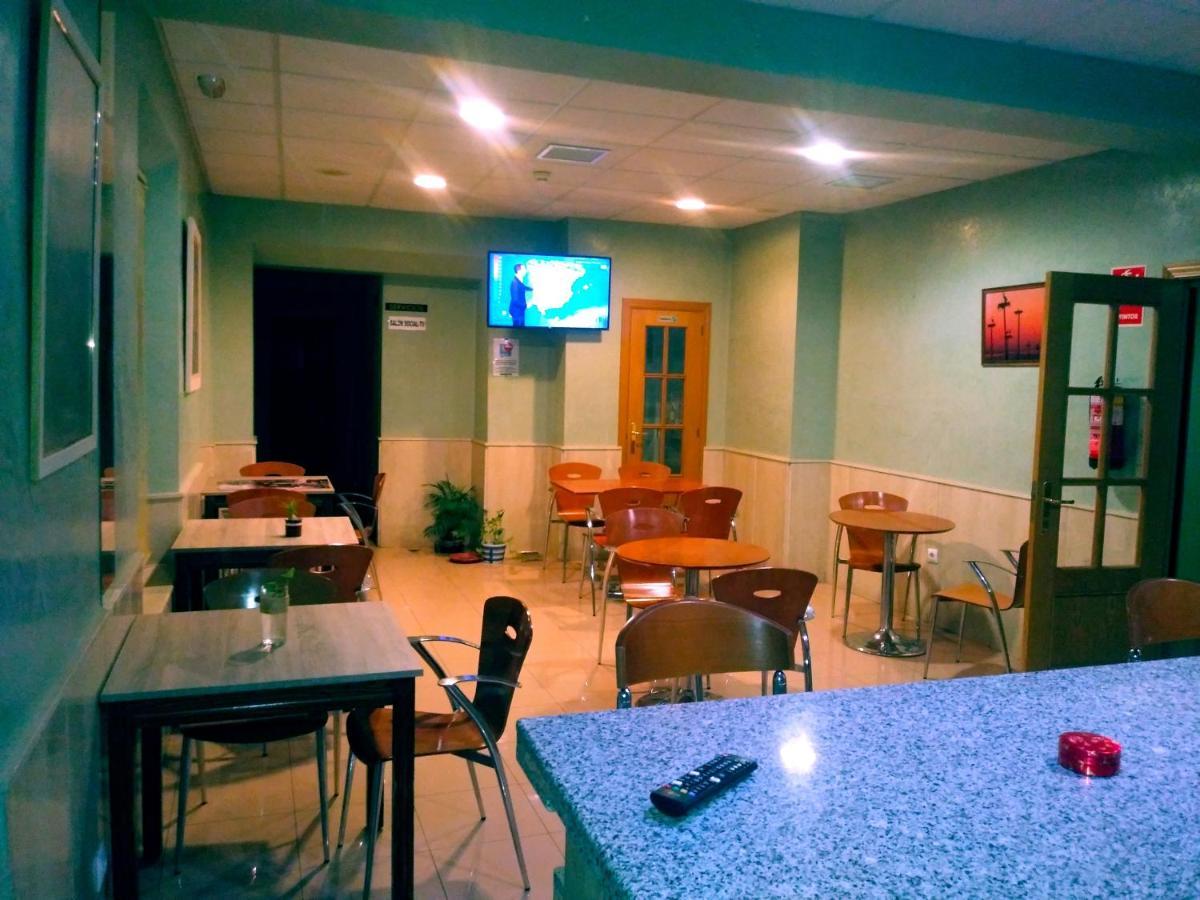 Hotel Dora Plasencia Bagian luar foto