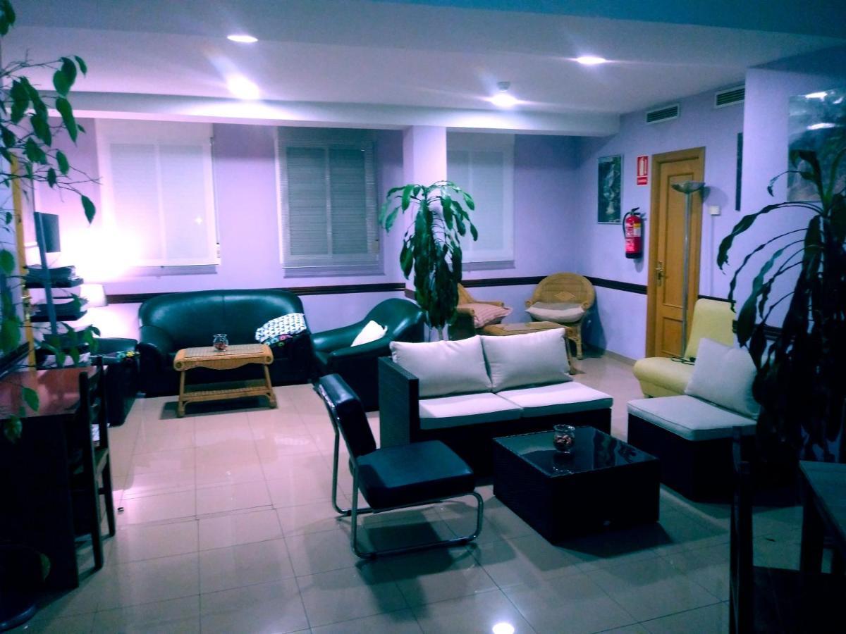 Hotel Dora Plasencia Bagian luar foto
