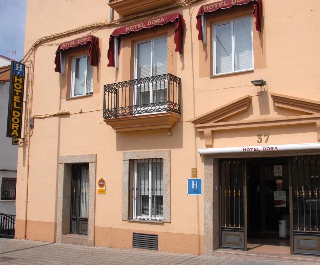 Hotel Dora Plasencia Bagian luar foto