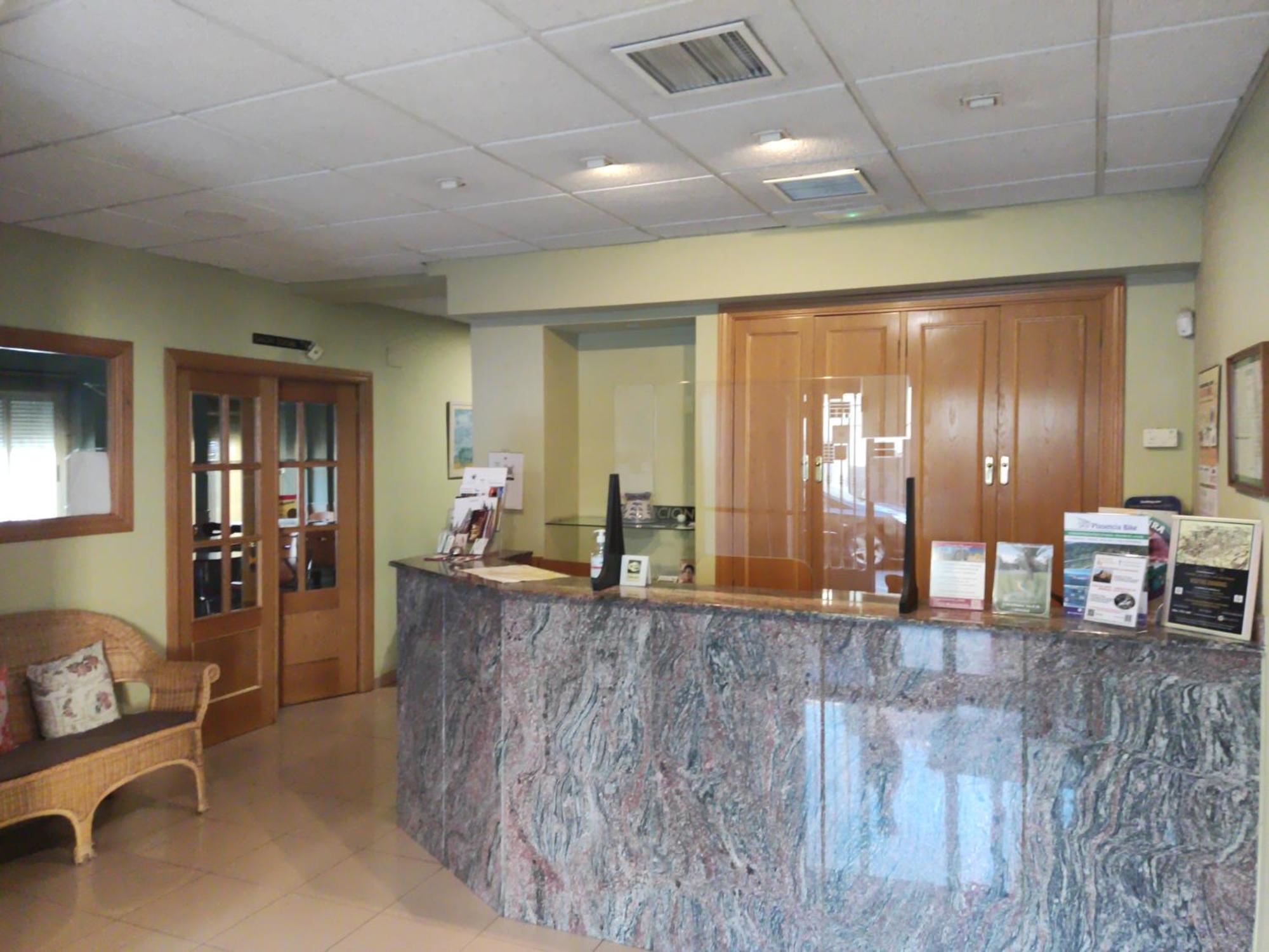 Hotel Dora Plasencia Bagian luar foto