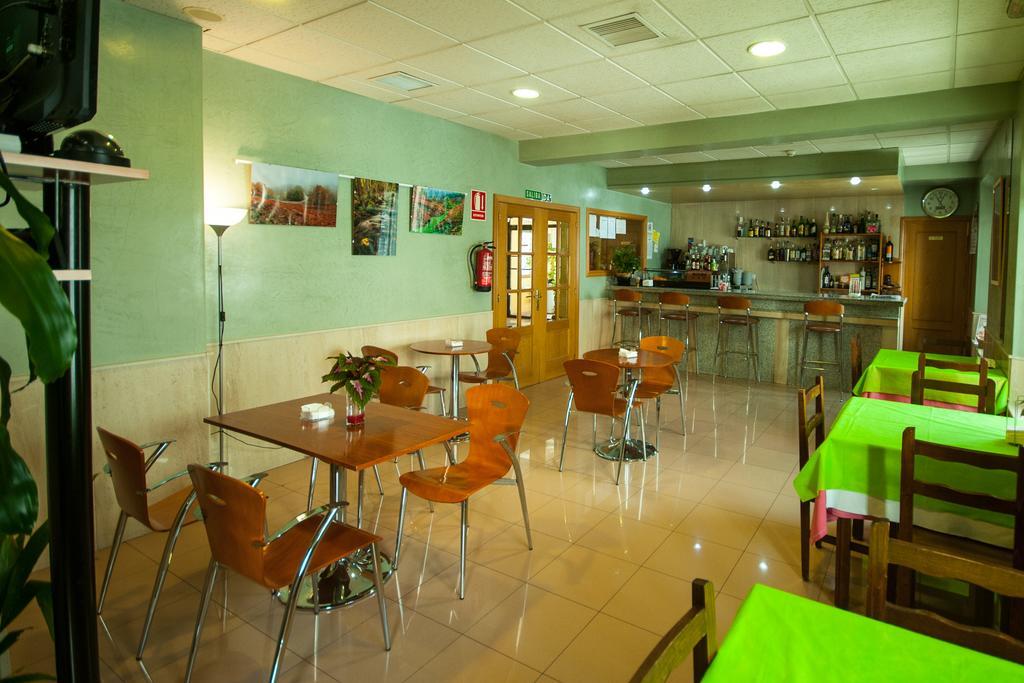 Hotel Dora Plasencia Bagian luar foto