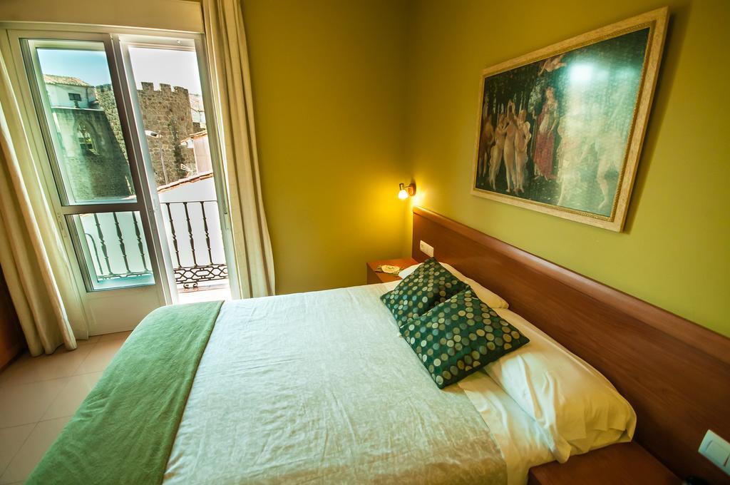 Hotel Dora Plasencia Bagian luar foto