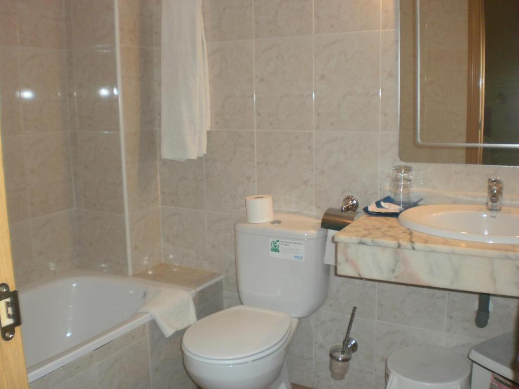 Hotel Dora Plasencia Ruang foto