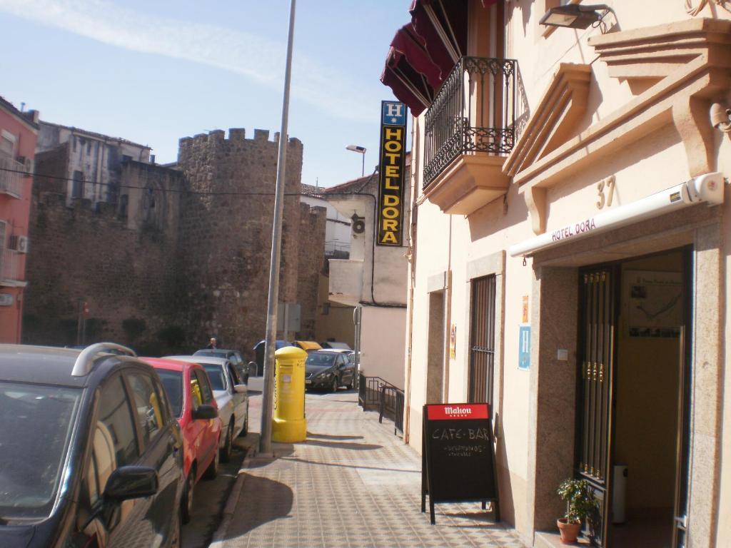Hotel Dora Plasencia Bagian luar foto