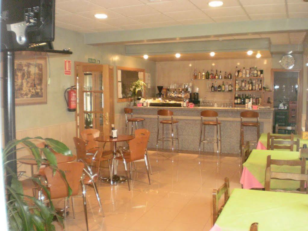 Hotel Dora Plasencia Bagian luar foto