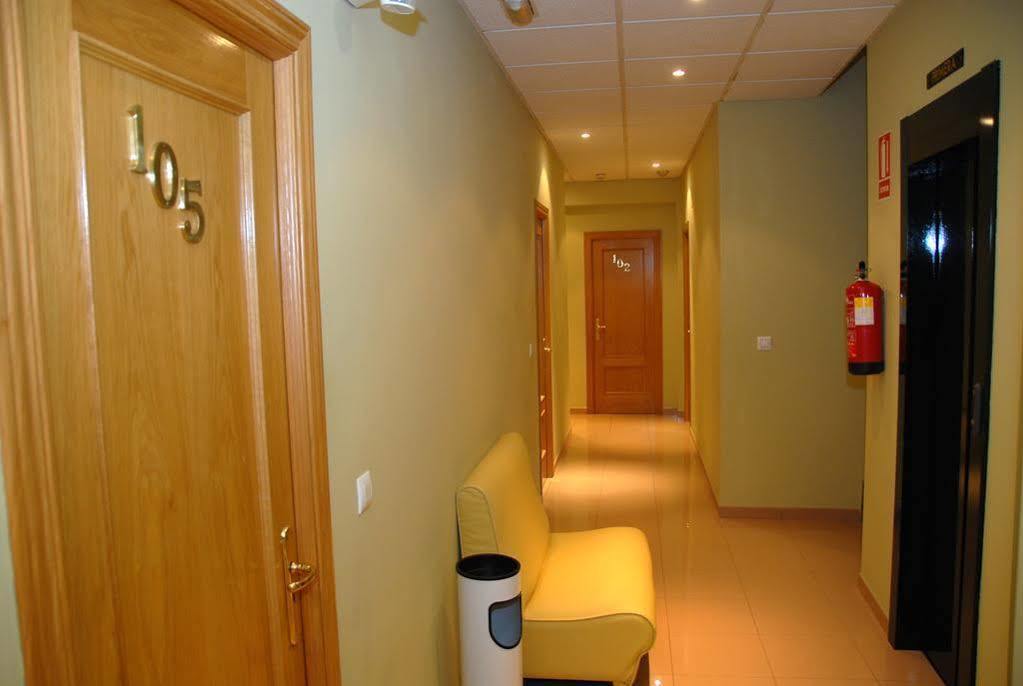 Hotel Dora Plasencia Bagian luar foto