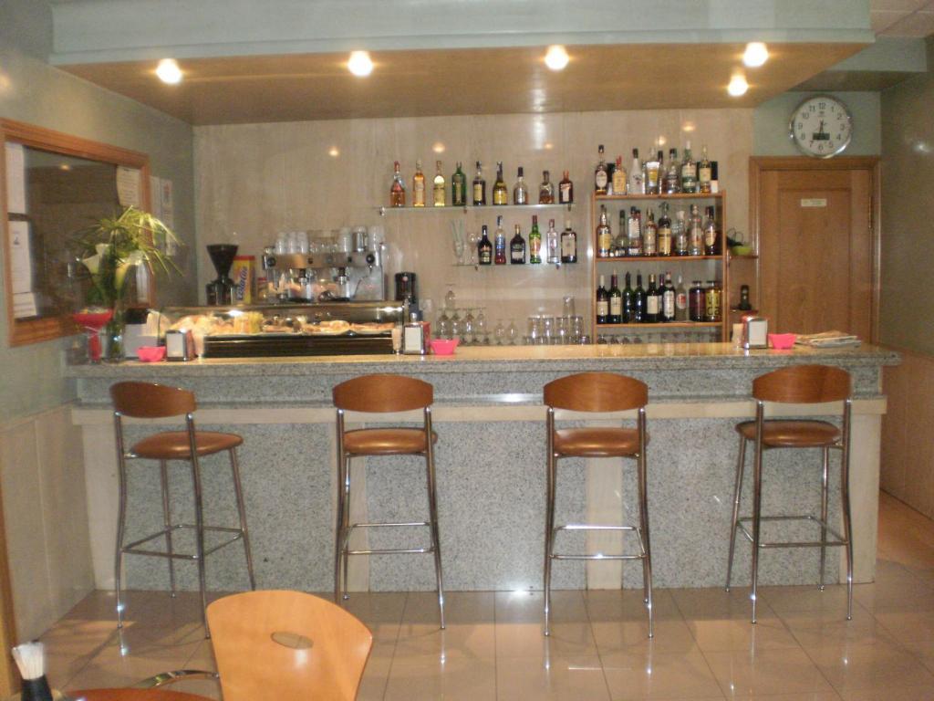 Hotel Dora Plasencia Bagian luar foto