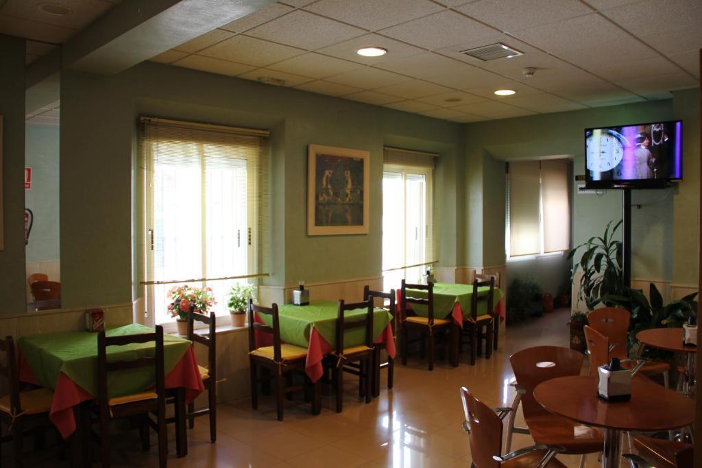 Hotel Dora Plasencia Bagian luar foto