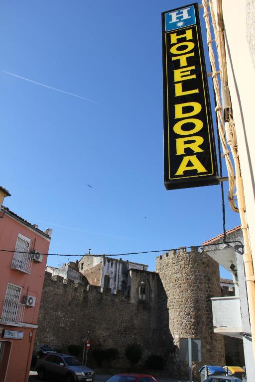 Hotel Dora Plasencia Bagian luar foto