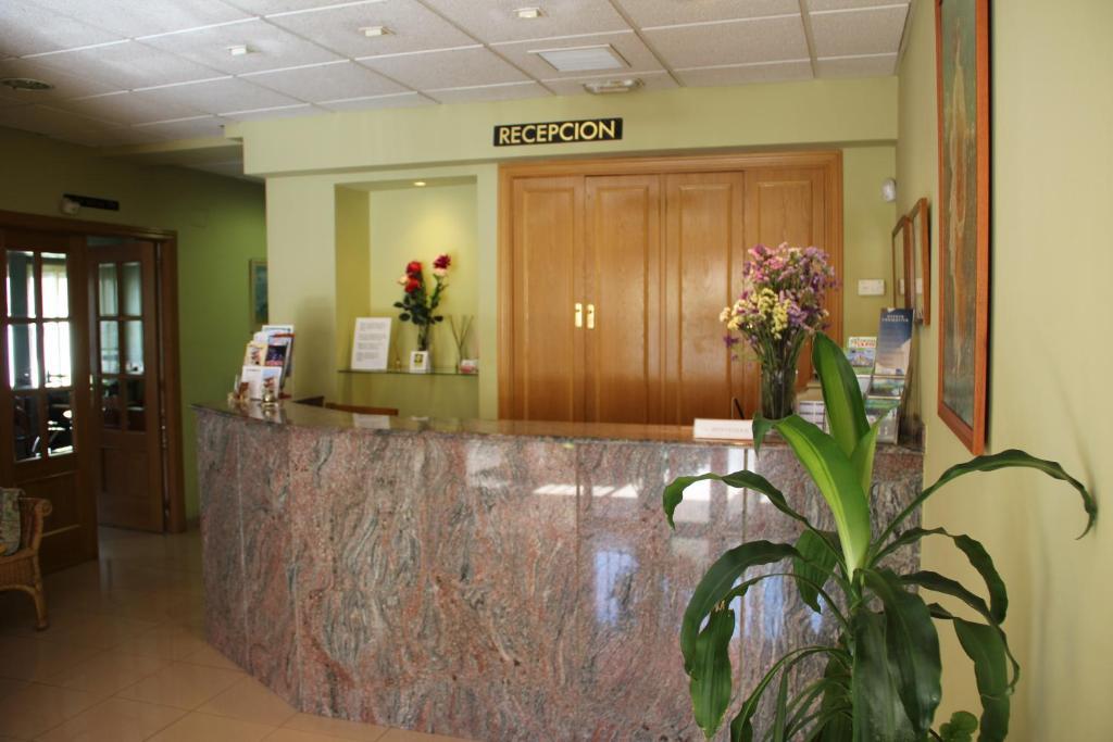 Hotel Dora Plasencia Bagian luar foto