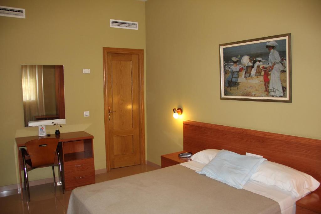 Hotel Dora Plasencia Bagian luar foto