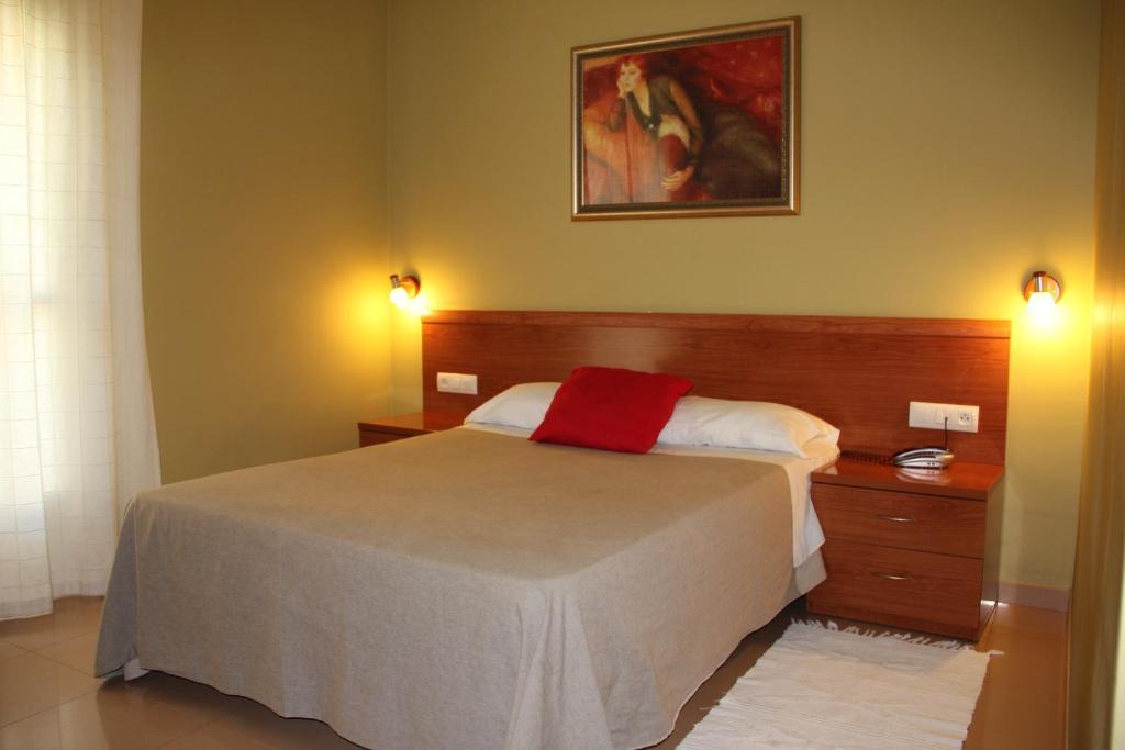 Hotel Dora Plasencia Bagian luar foto