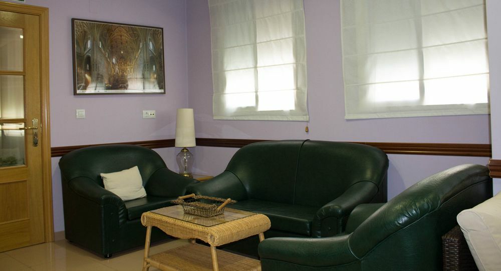 Hotel Dora Plasencia Bagian luar foto